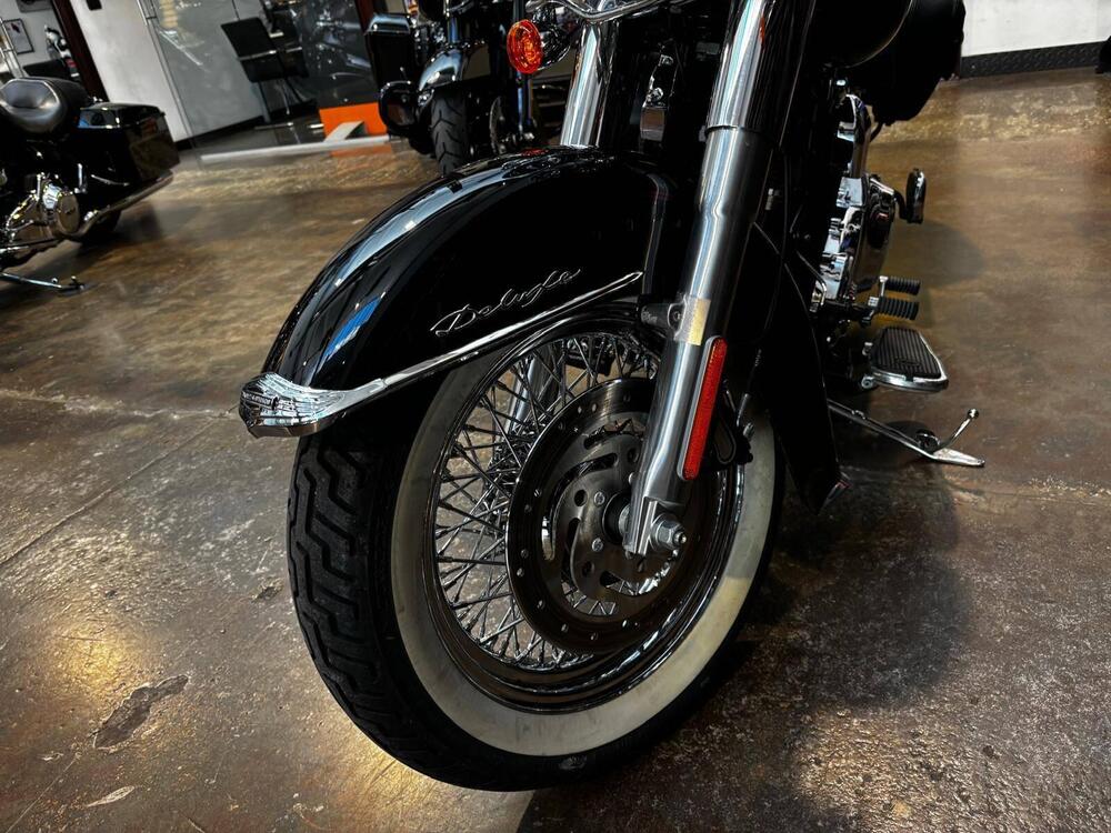 Harley-Davidson 1585 Softail Deluxe (2011) - FLSTN (4)