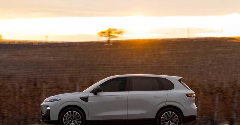 Leapmotor B10 REEV Hybrid: il SUV compatto con range extender da 24.900 euro [VIDEO]