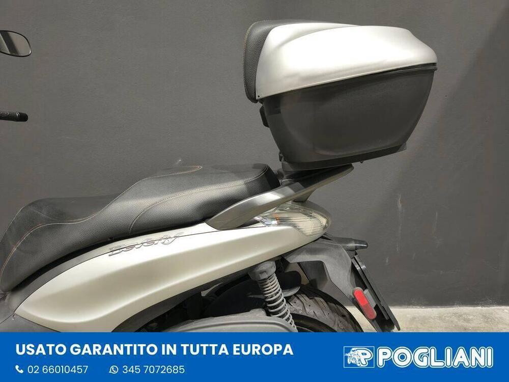 Piaggio Beverly 350 SportTouring ie ABS (2011 - 17) (6)