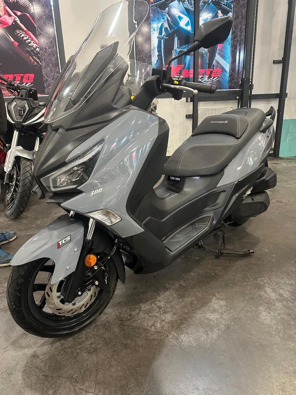 Sym Joymax 300 Z+ (2021 - 24) (3)