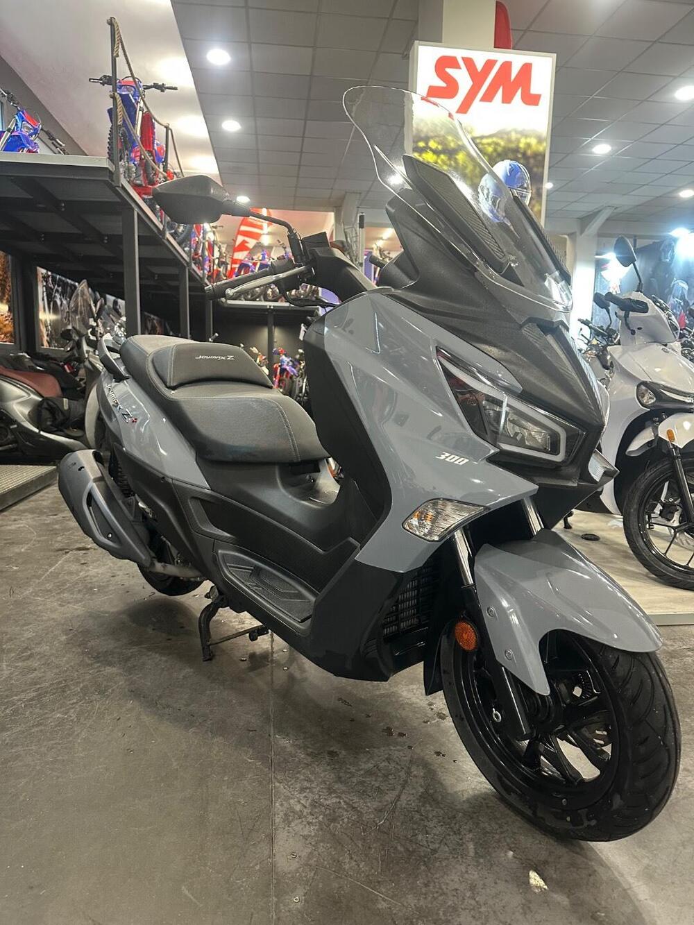 Sym Joymax 300 Z+ (2021 - 24) (9)