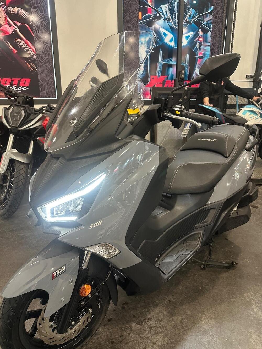 Sym Joymax 300 Z+ (2021 - 24) (10)