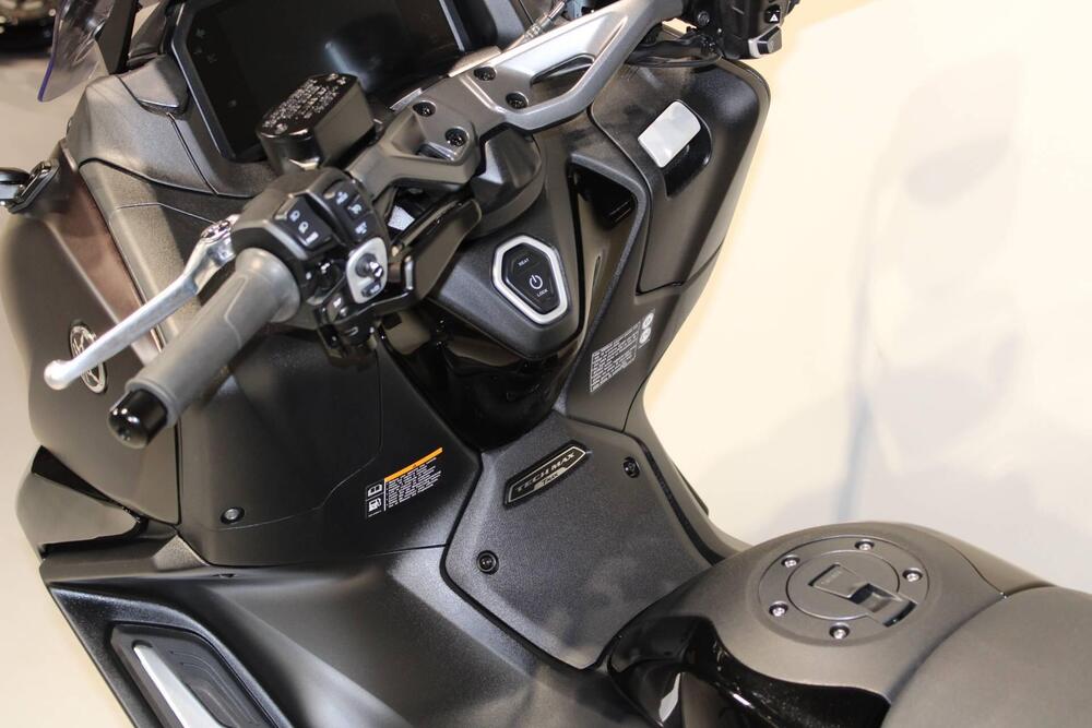 Yamaha T-Max 560 Tech Max (2025 - 26) (5)