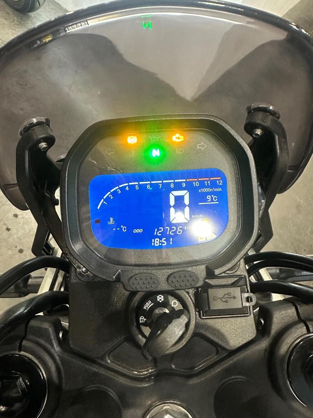 Voge Trofeo 350AC (2022 - 26) (10)