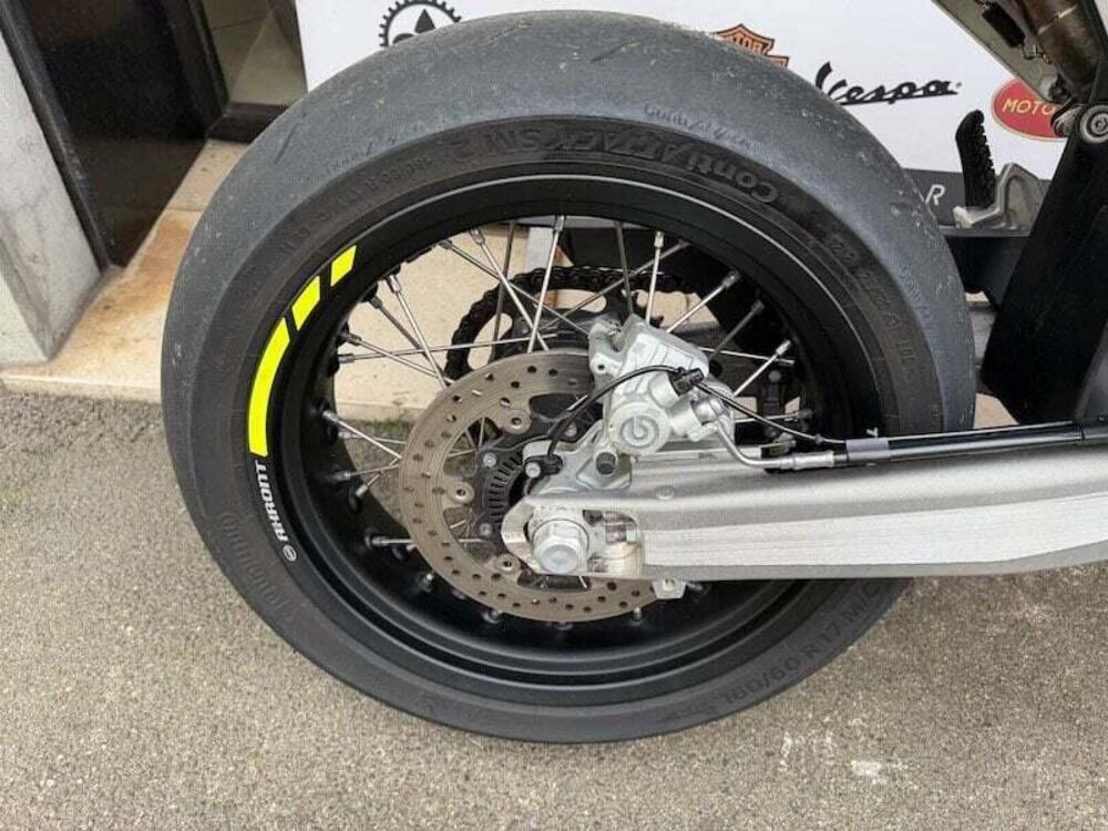 Husqvarna 701 Supermoto (2022) (3)