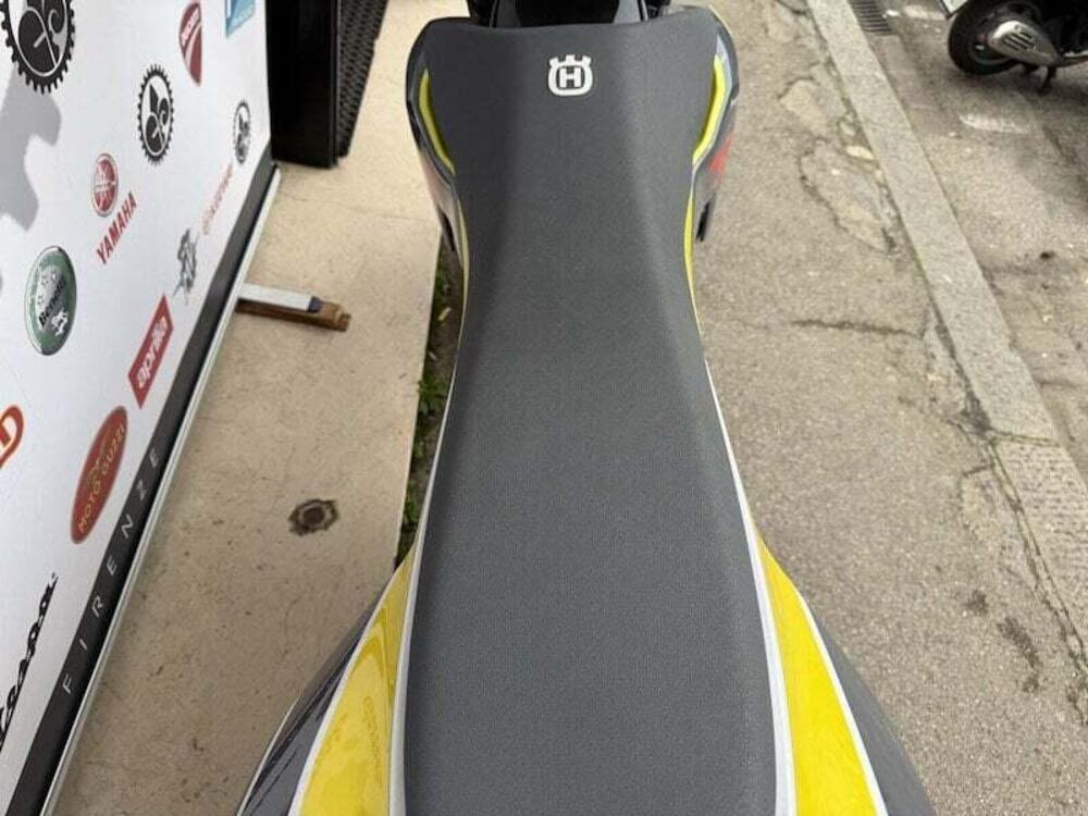 Husqvarna 701 Supermoto (2022) (18)