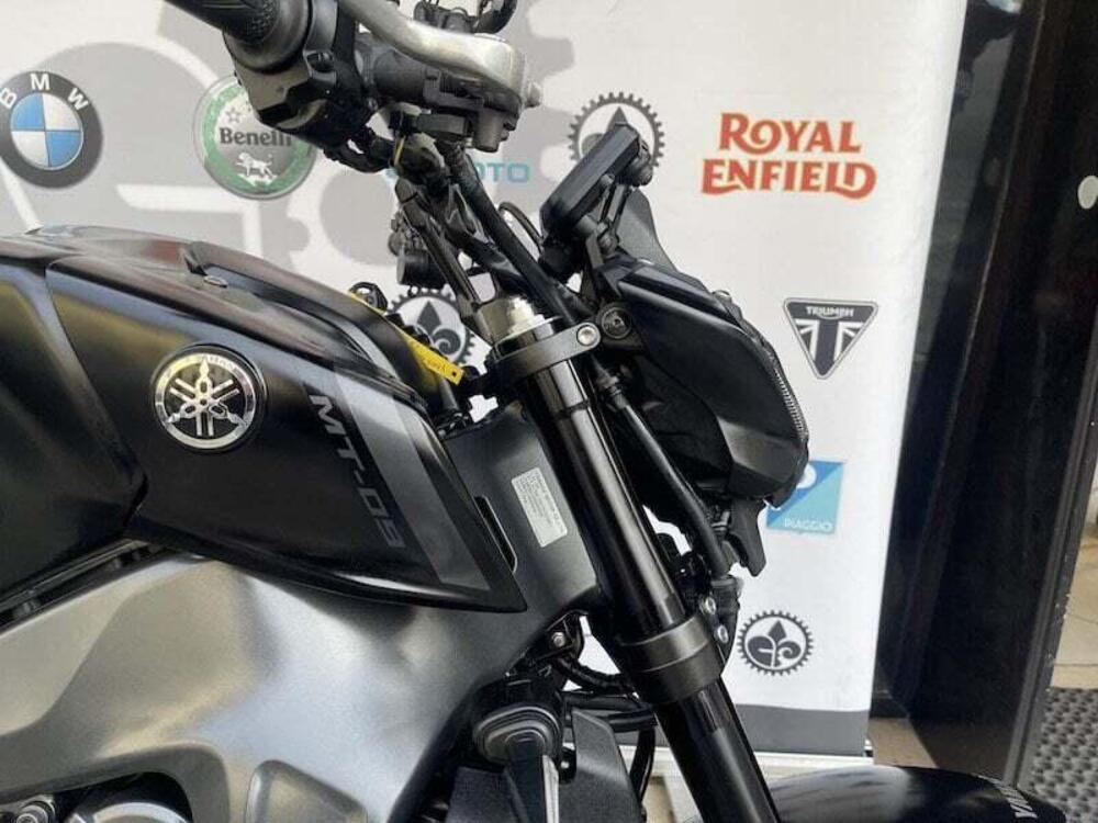 Yamaha MT-09 (2021 - 23) (11)
