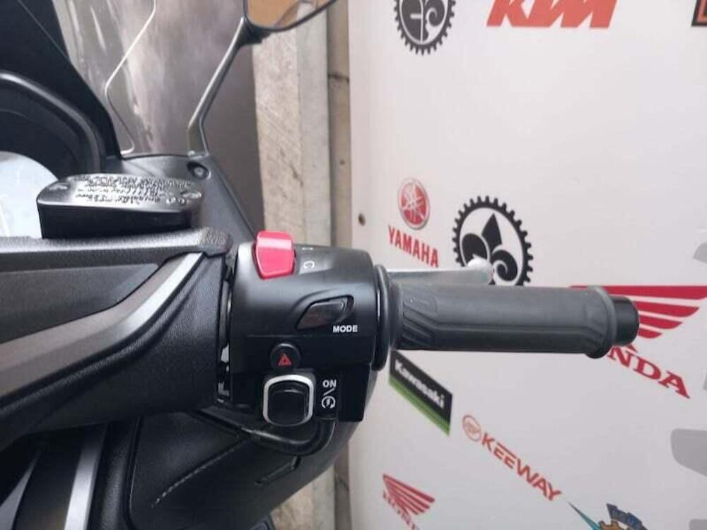 Yamaha T-Max 560 Tech Max (2021) (14)