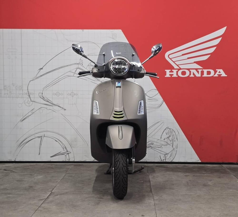 Vespa GTS 300 Super Tech (2023 - 24) (2)