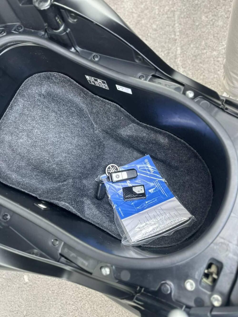 Yamaha T-Max 560 Tech Max (2022 - 24) (3)