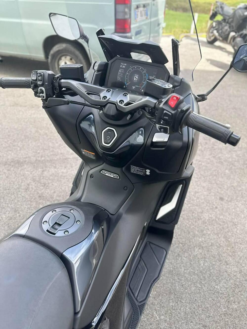 Yamaha T-Max 560 Tech Max (2022 - 24) (9)