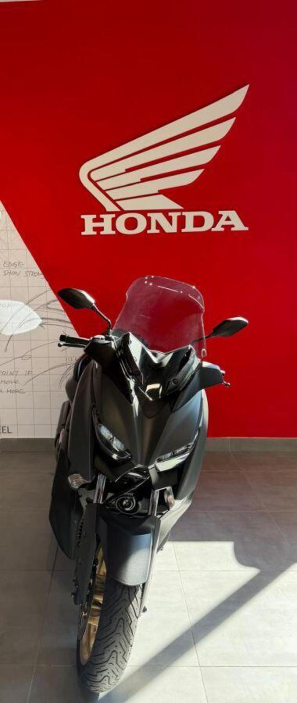 Yamaha X-Max 300 Tech Max (2020) (3)