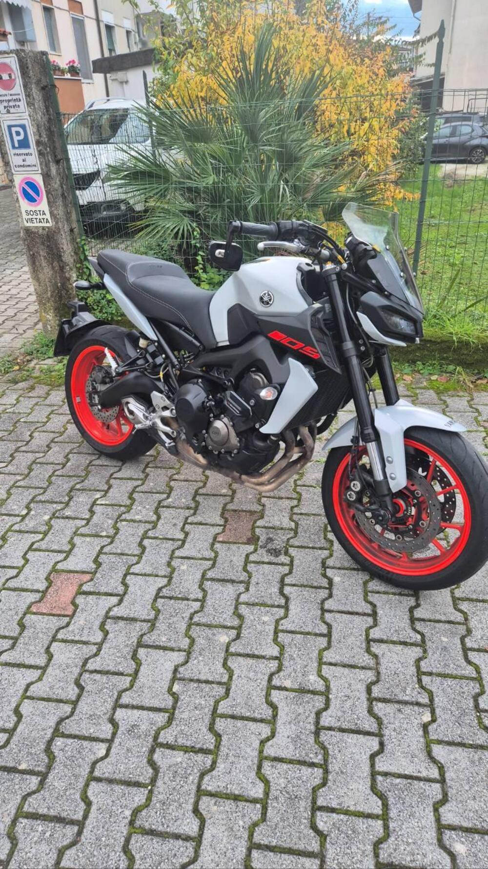 Yamaha MT-09 (2017 - 20) (2)