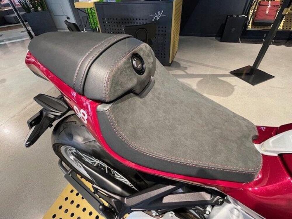 MV Agusta Superveloce 800 98 (2023 - 26) (5)