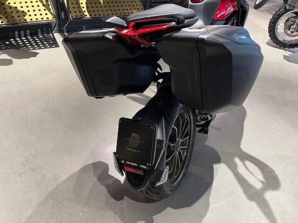 MV Agusta Turismo Veloce 800 Lusso SCS (2021 - 26) (2)