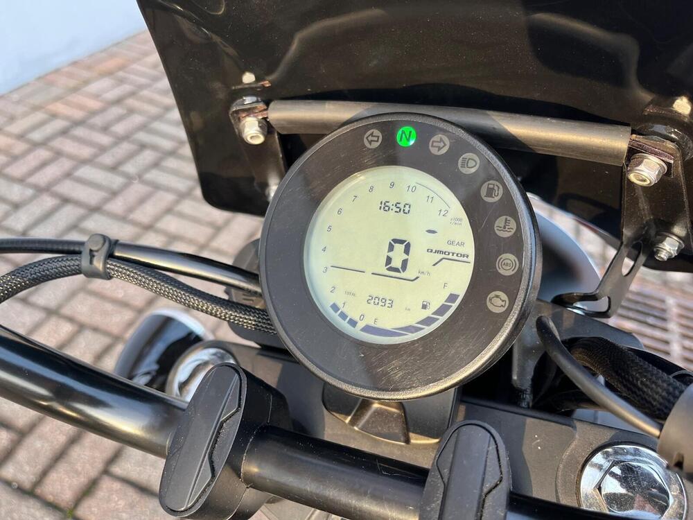 QJ Motor SRV 125 (2025 - 26) (8)