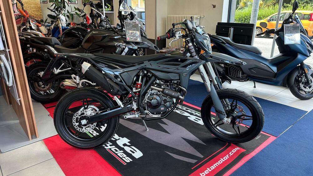 Betamotor RR 125 4T Motard T - X Special Edition (2025 - 26) (2)