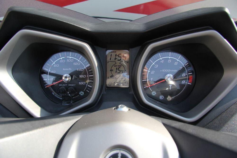 Yamaha X-Max 400 (2013 - 16) (5)