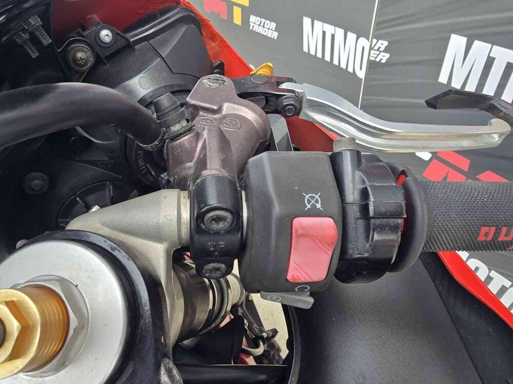 Yamaha YZF R1 (2007 - 08) (8)