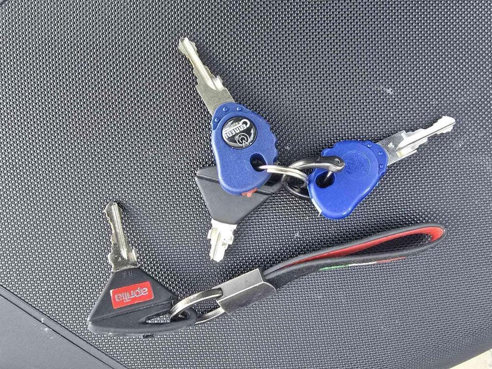 Aprilia Dorsoduro 900 (2017 - 20) (20)