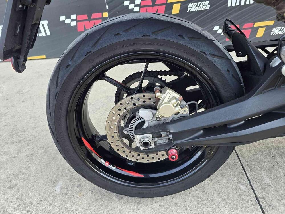 Aprilia Dorsoduro 900 (2017 - 20) (7)