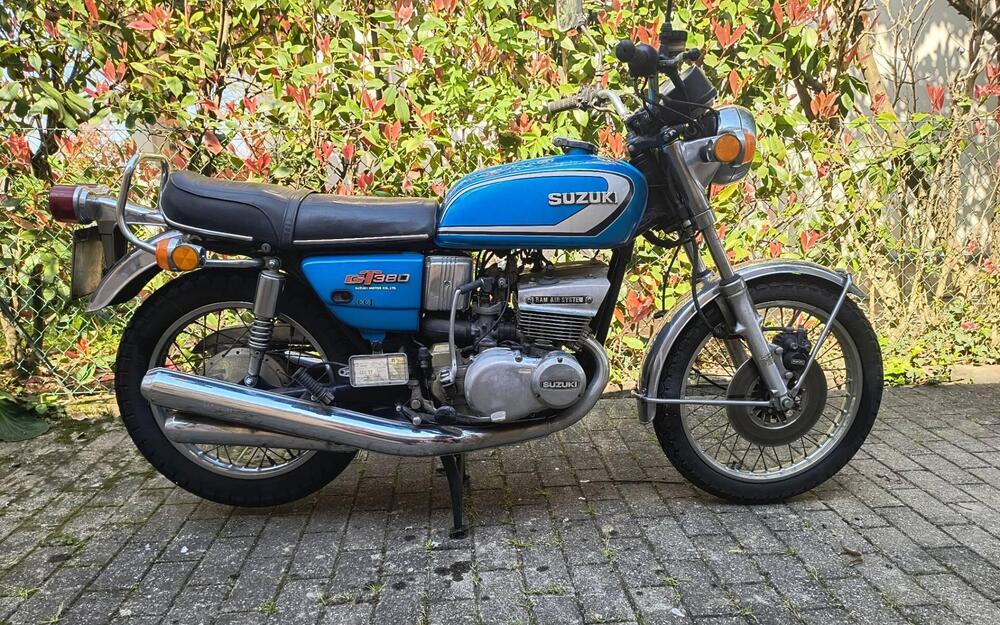 Suzuki GT380 (2)
