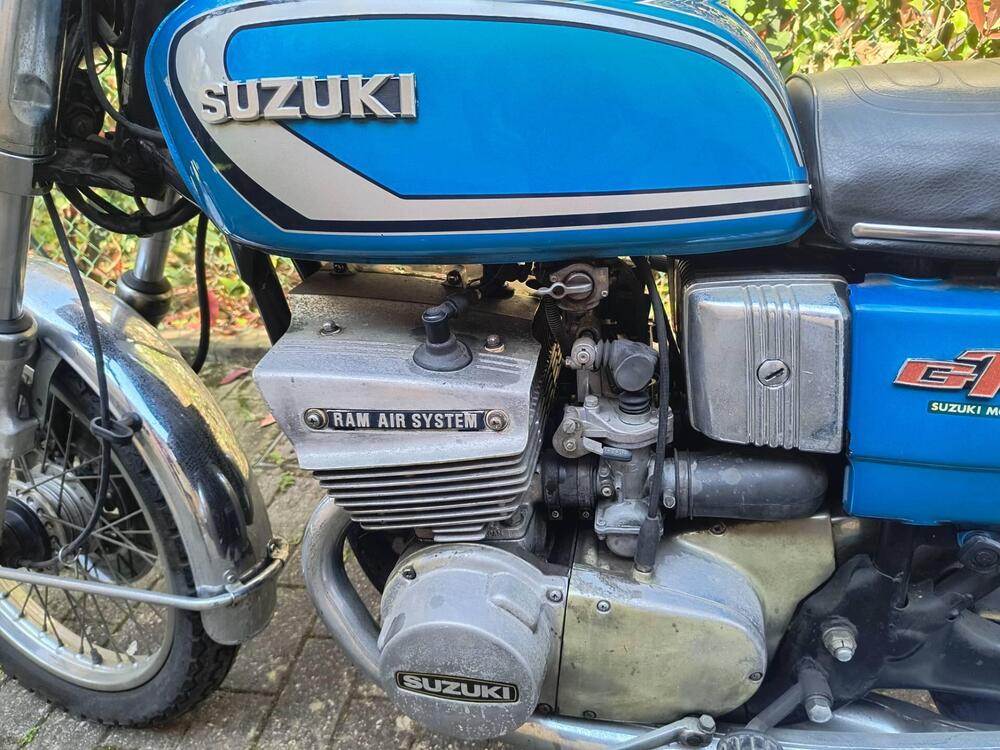 Suzuki GT380 (4)