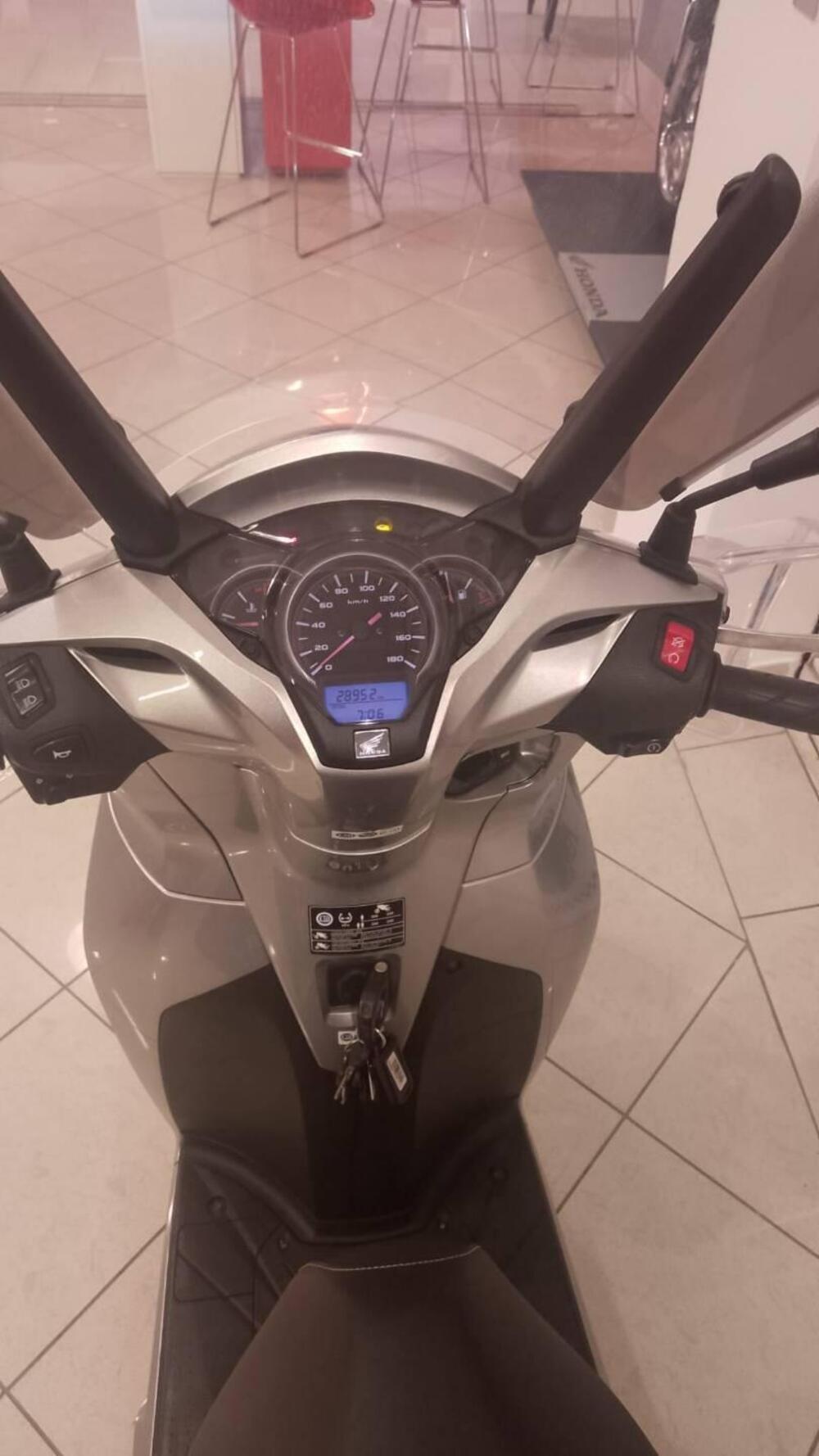 Honda SH 300 i ABS (2016 - 20) (2)