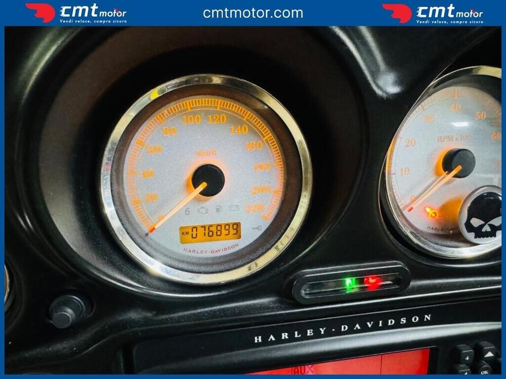 Harley-Davidson 1690 Street Glide (2011 - 13) - FLHX (7)