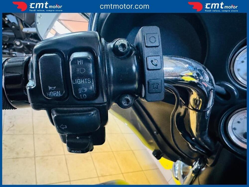 Harley-Davidson 1690 Street Glide (2011 - 13) - FLHX (5)