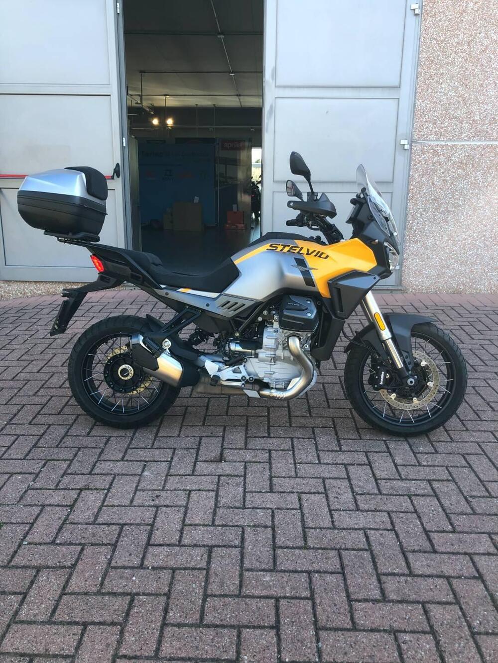 Moto Guzzi Stelvio (2024 - 26)