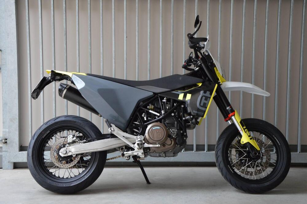 Husqvarna 701 Supermoto (2023 - 25)