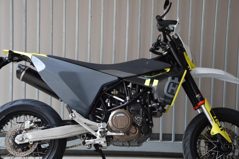 Husqvarna 701 Supermoto (2023 - 25) (2)