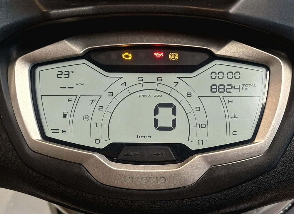 Piaggio Beverly 400 ABS-ASR (2021 - 24) (4)