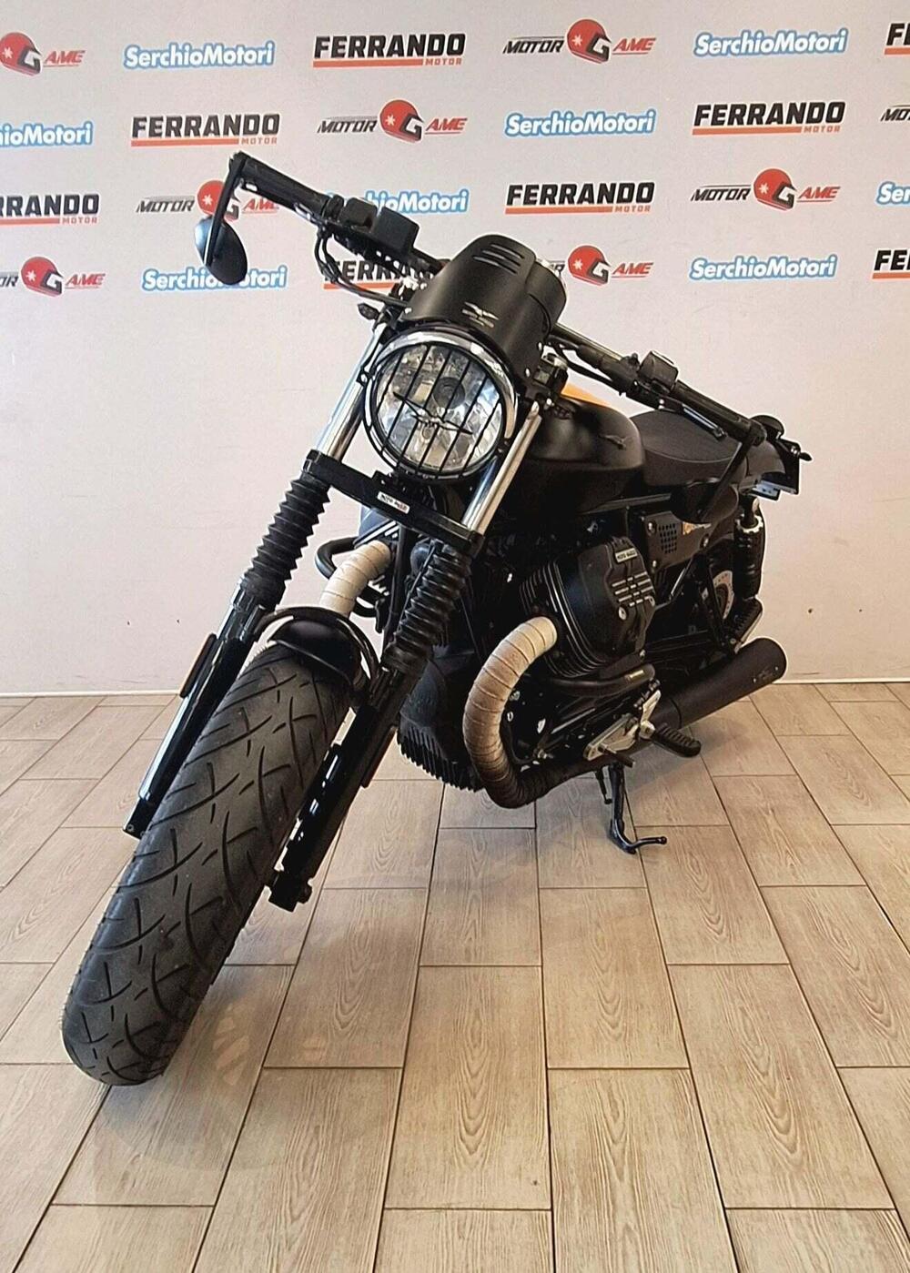 Moto Guzzi V9 Bobber (2018 - 20) (2)