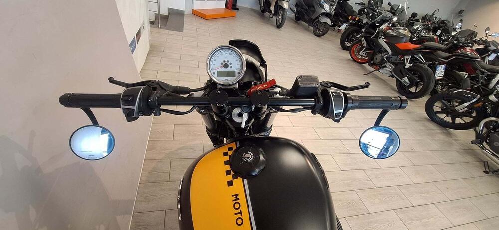 Moto Guzzi V9 Bobber (2018 - 20) (4)