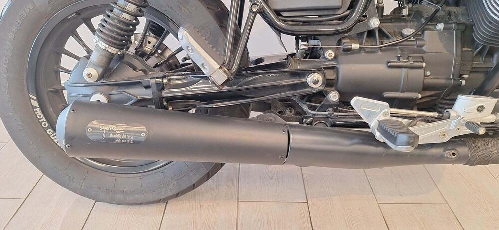 Moto Guzzi V9 Bobber (2018 - 20) (5)