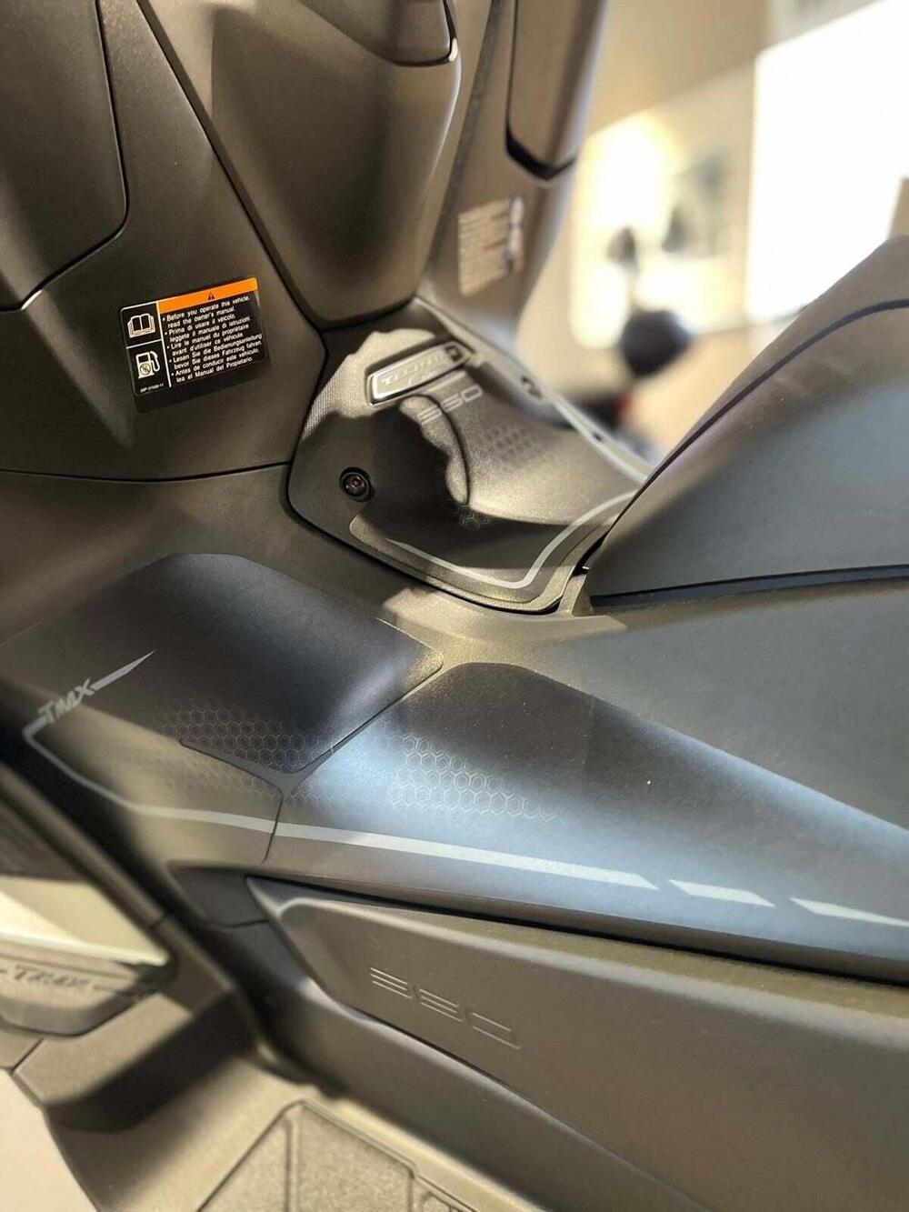 Yamaha T-Max 560 Tech Max (2025 - 26) (2)