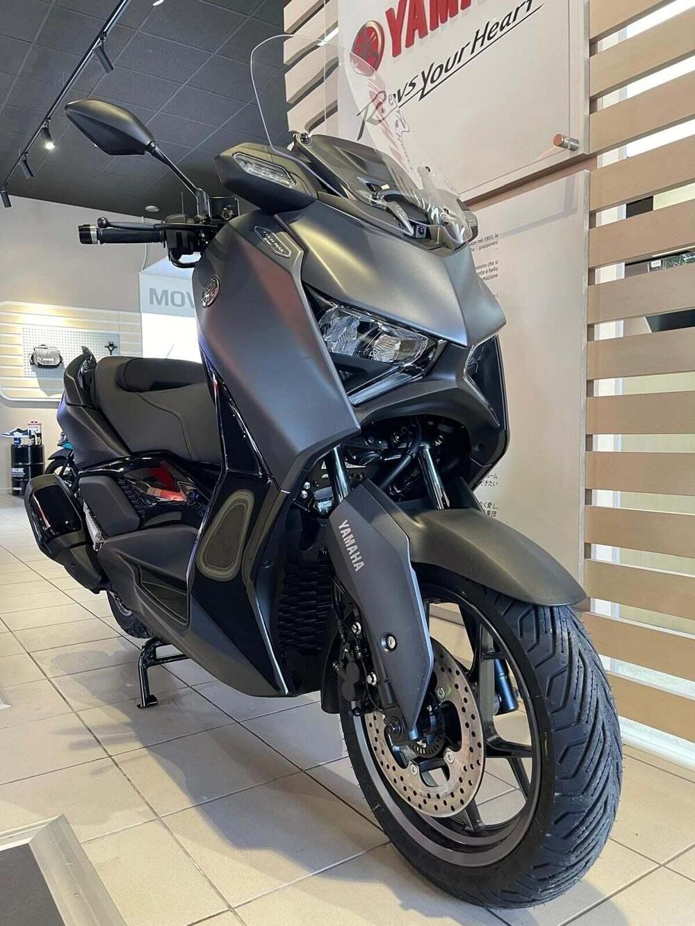 Yamaha X-Max 300 Tech Max (2025 - 26) (2)