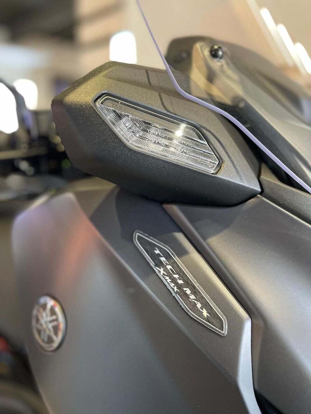 Yamaha X-Max 300 Tech Max (2025 - 26) (3)
