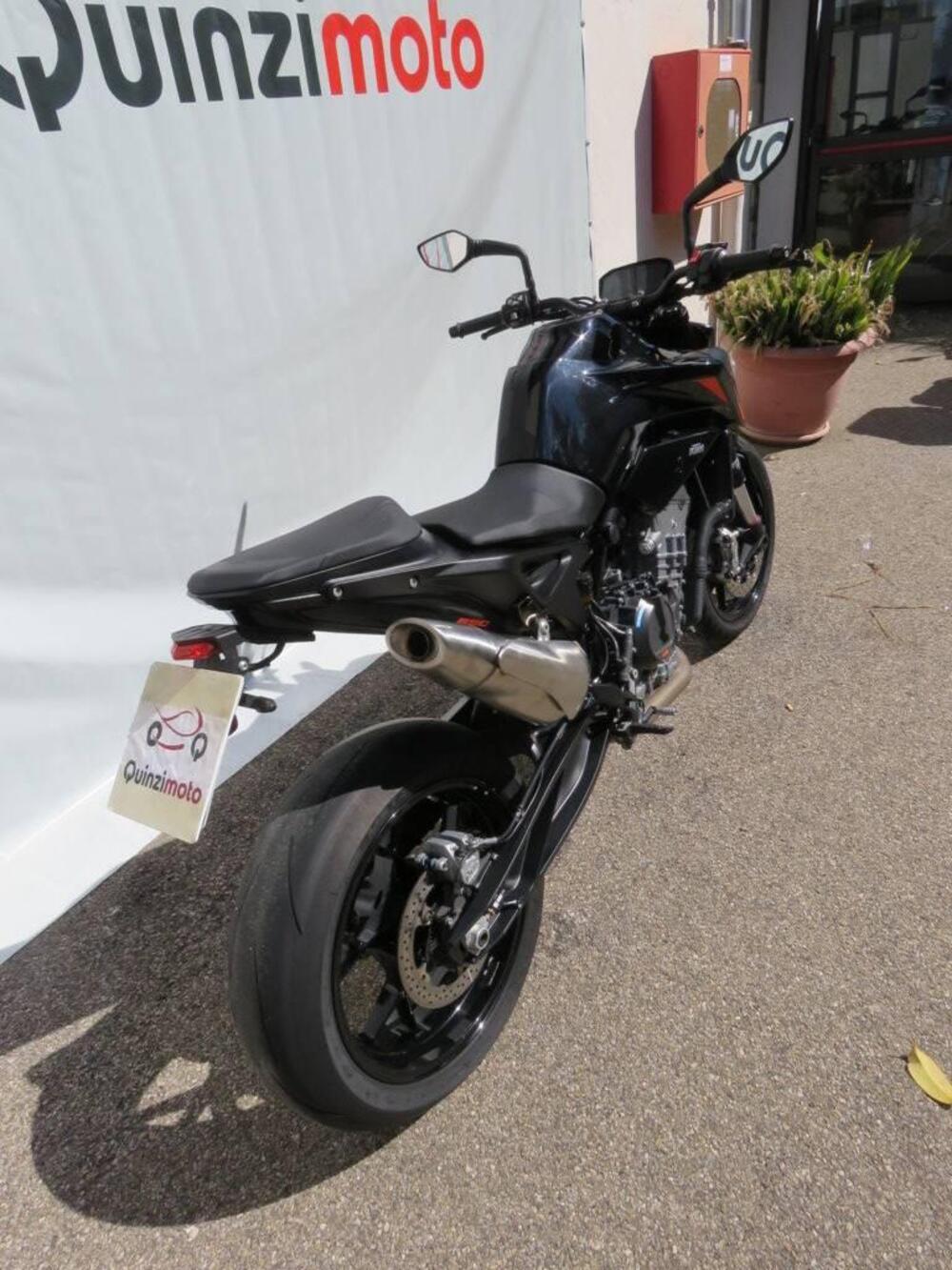 KTM 890 Duke L (2021) (17)