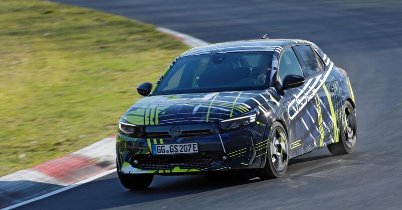 Opel Corsa GSE elettrica: avvistata al N&uuml;rburgring la nuova sportiva da oltre 280 CV