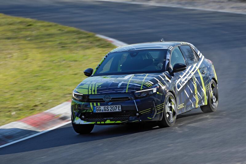 Opel Corsa GSE elettrica: avvistata al N&uuml;rburgring la nuova sportiva da oltre 280 CV