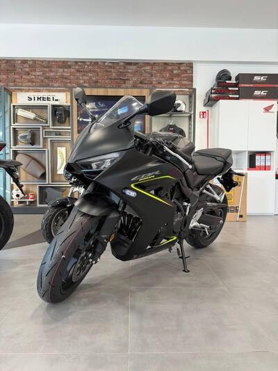 Honda CBR 650 R E-Clutch (2024 - 26) nuova