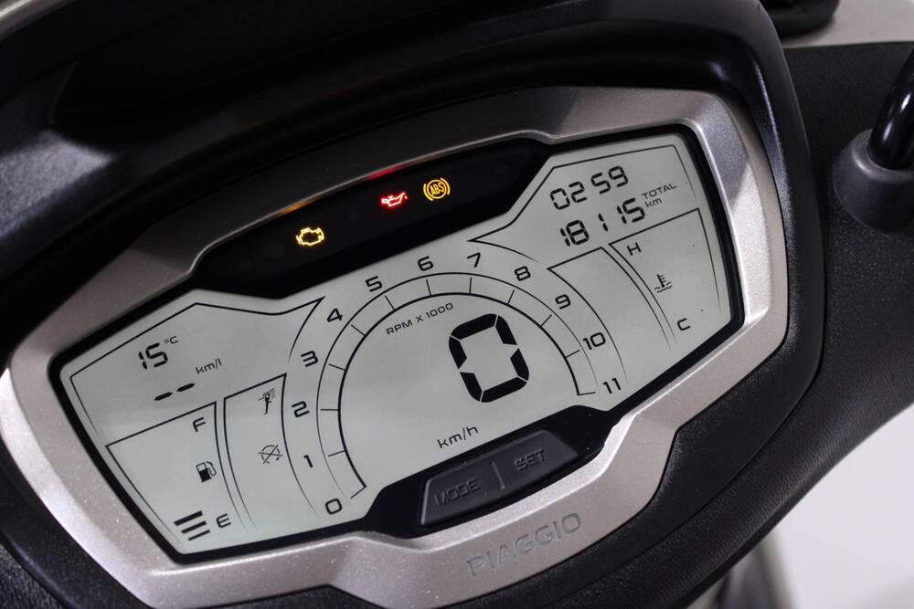Piaggio Beverly 400 ABS-ASR (2021 - 24) (6)