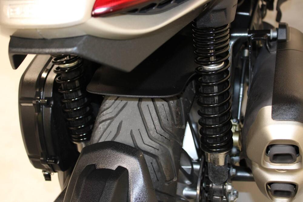 Piaggio Beverly 400 ABS-ASR (2021 - 24) (7)