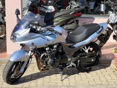 Kawasaki ZR 7S usata