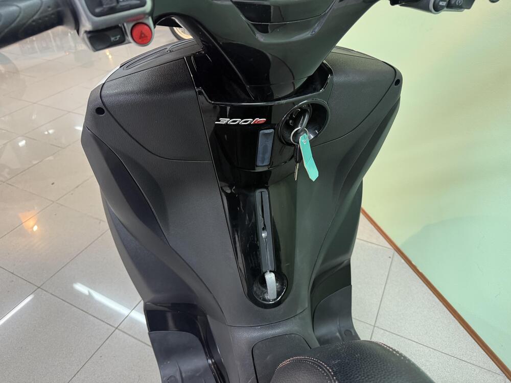 Piaggio Mp3 300 ie Yourban ERL/LT (2011 - 16) (12)