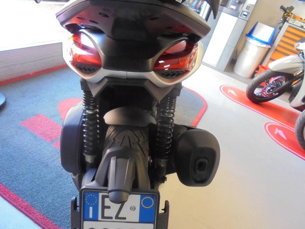 Piaggio Beverly 300 S ABS-ASR (2021 - 25) (4)