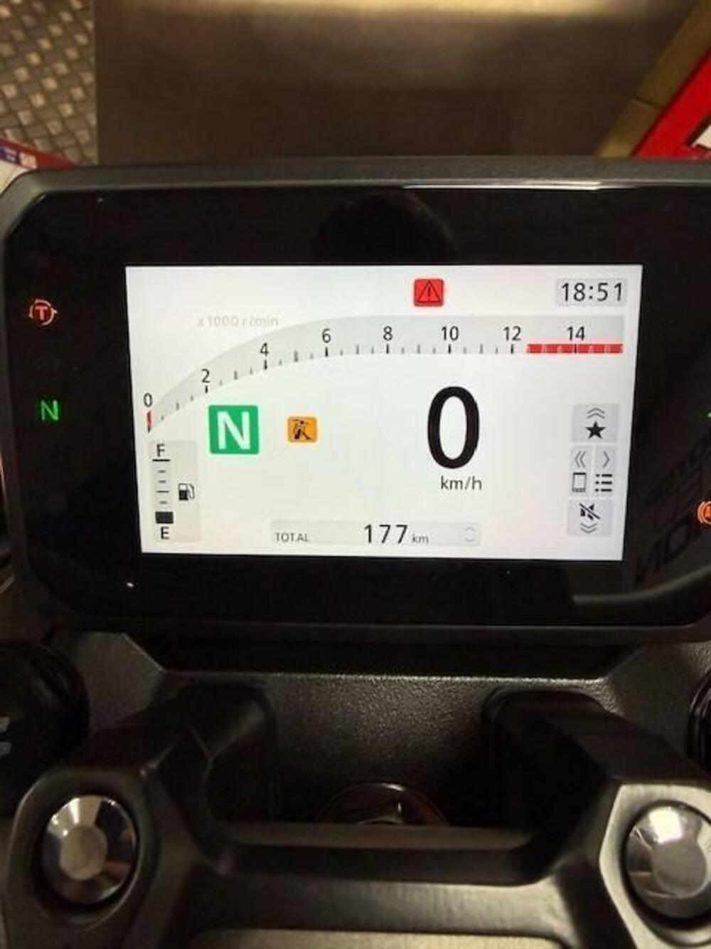 Honda CB 650 R E-Clutch (2024 - 26) (3)